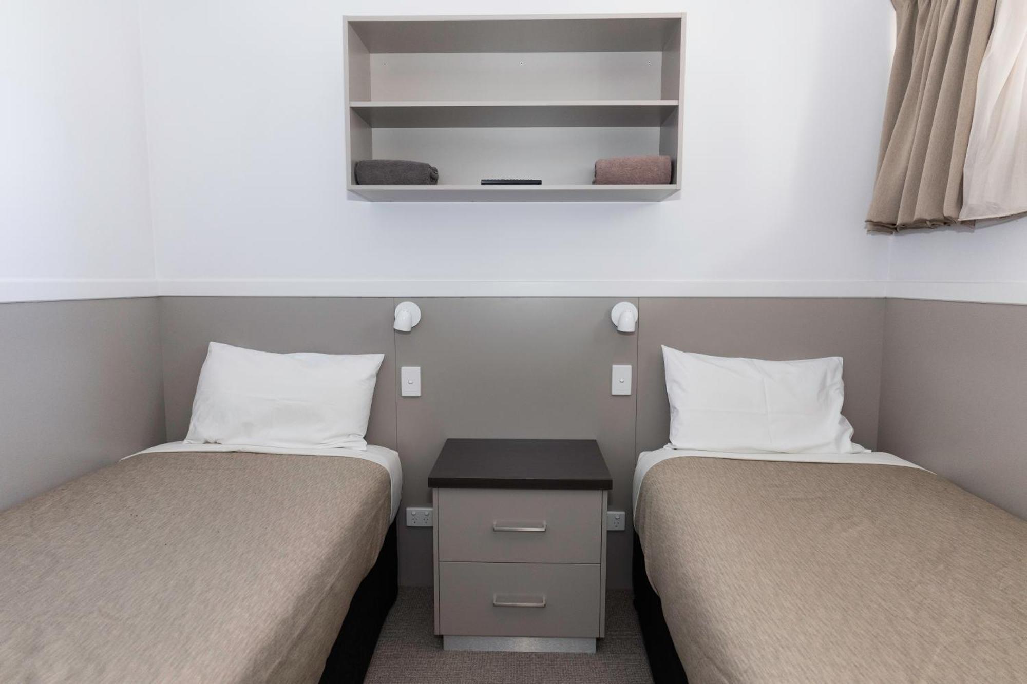 Amooran Oceanside Apartments And Motel Нарума Екстериор снимка