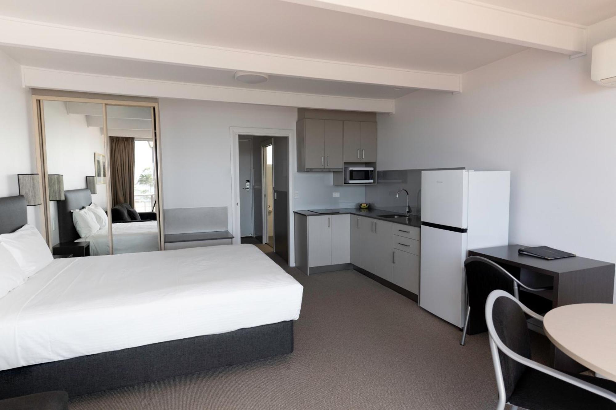 Amooran Oceanside Apartments And Motel Нарума Екстериор снимка