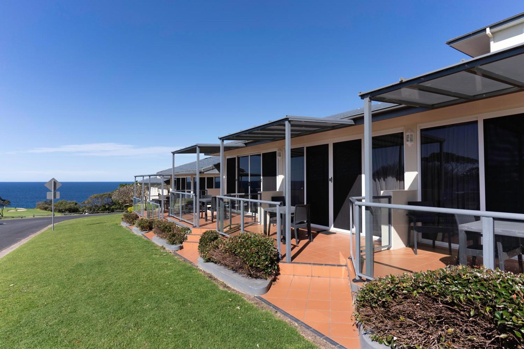 Amooran Oceanside Apartments And Motel Нарума Екстериор снимка