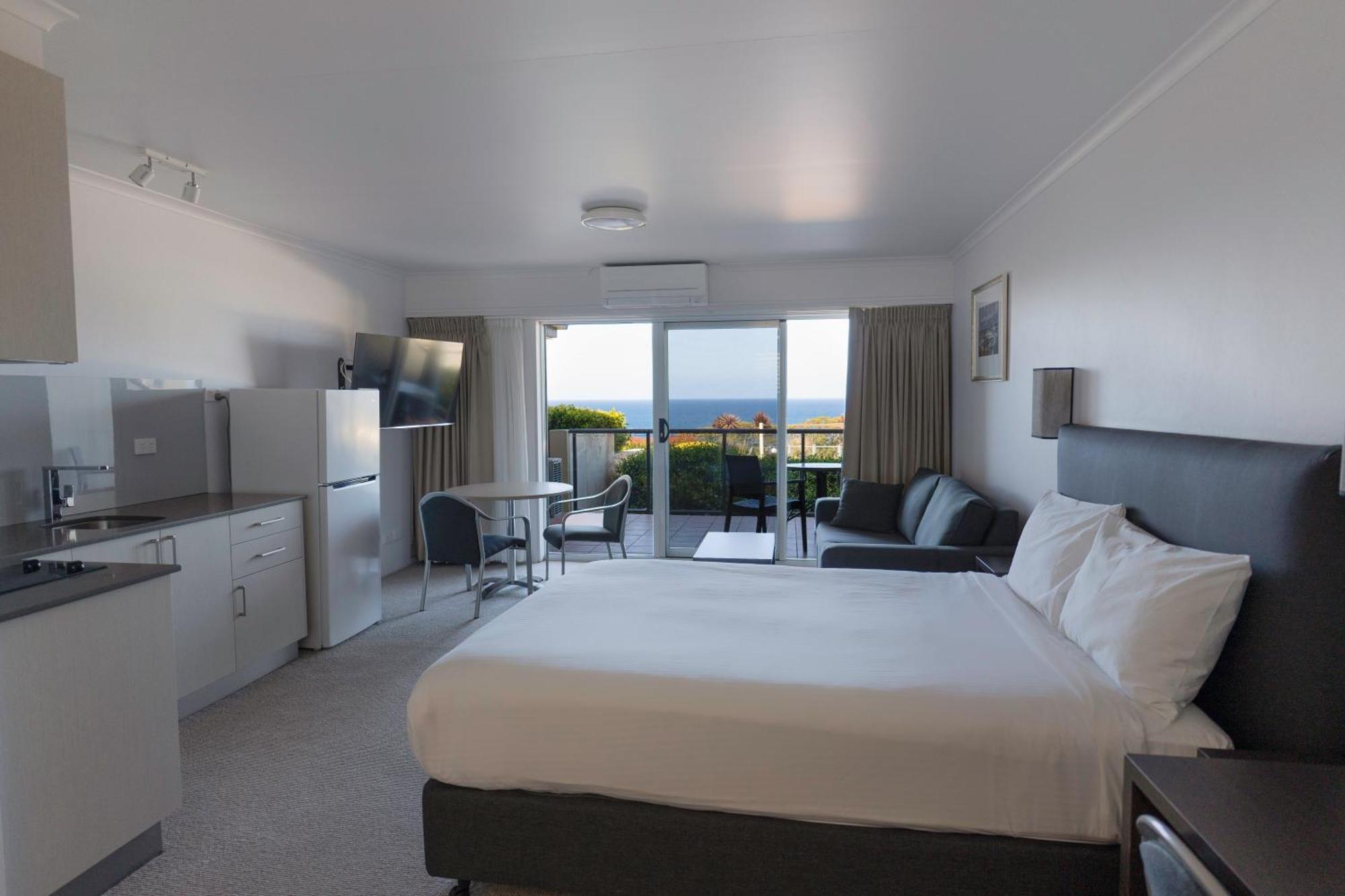 Amooran Oceanside Apartments And Motel Нарума Екстериор снимка