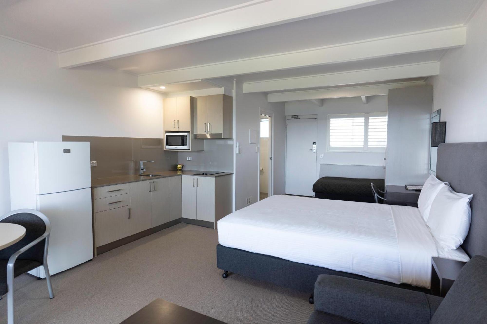Amooran Oceanside Apartments And Motel Нарума Екстериор снимка