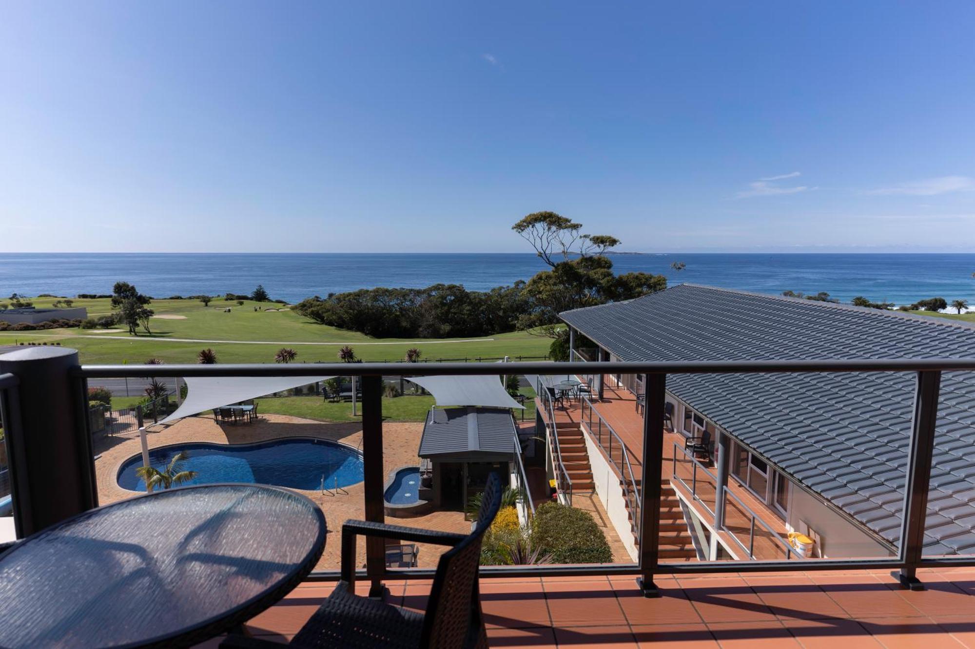 Amooran Oceanside Apartments And Motel Нарума Екстериор снимка