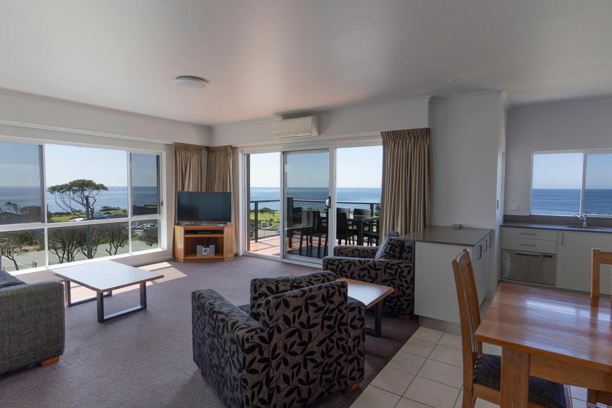 Amooran Oceanside Apartments And Motel Нарума Екстериор снимка