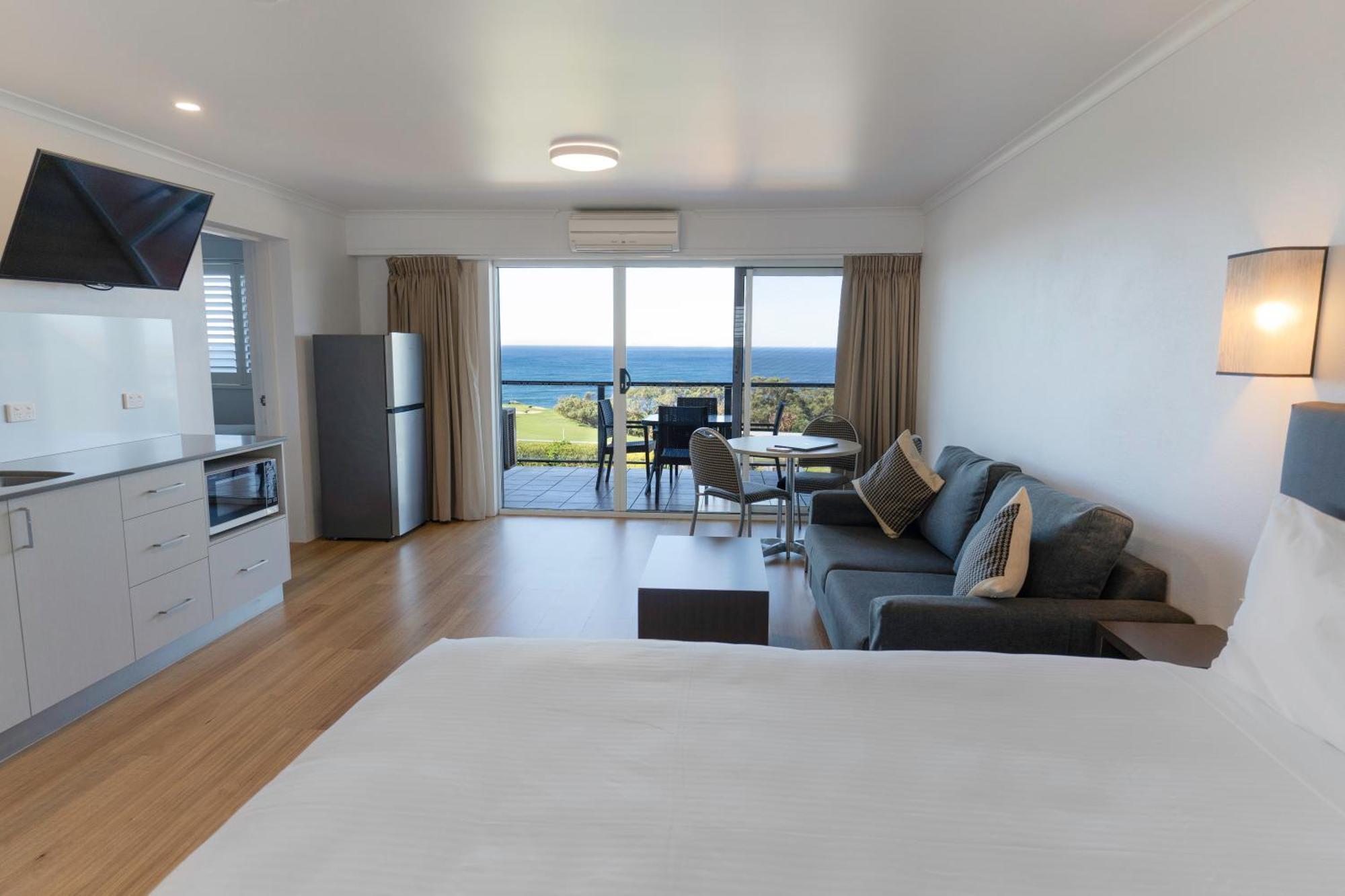 Amooran Oceanside Apartments And Motel Нарума Екстериор снимка