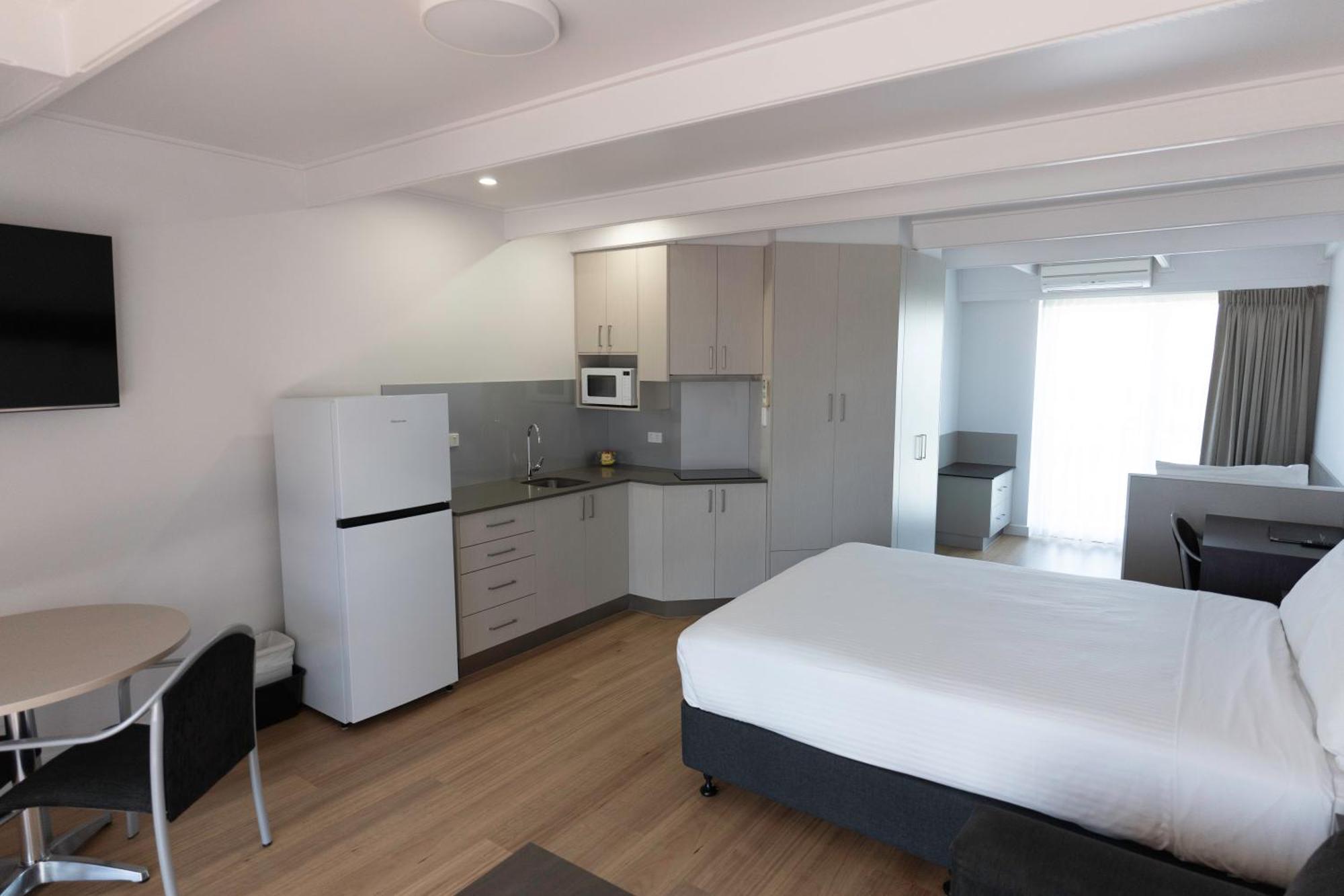 Amooran Oceanside Apartments And Motel Нарума Екстериор снимка