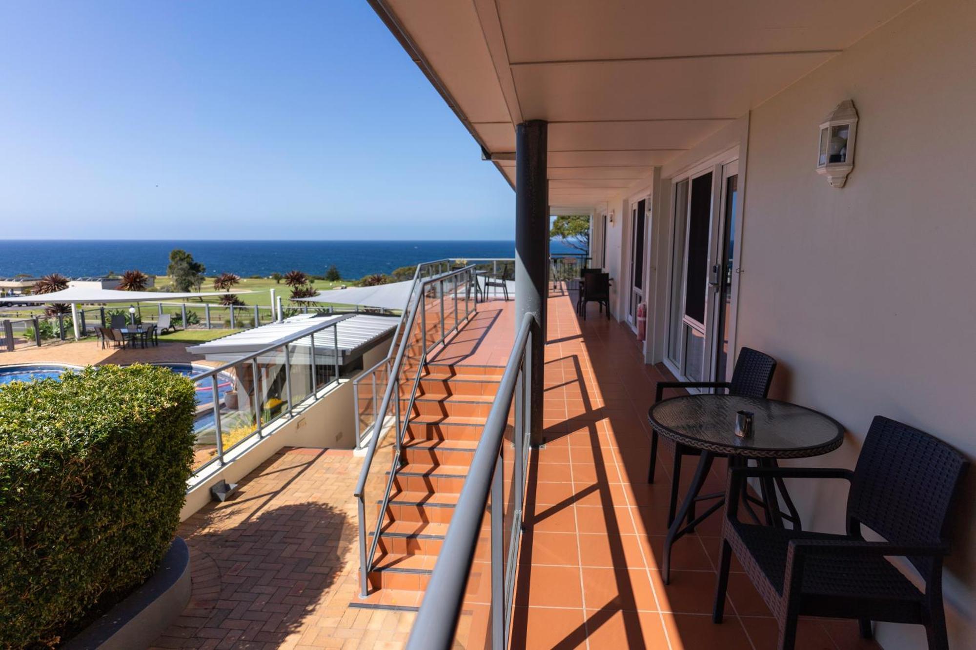 Amooran Oceanside Apartments And Motel Нарума Екстериор снимка
