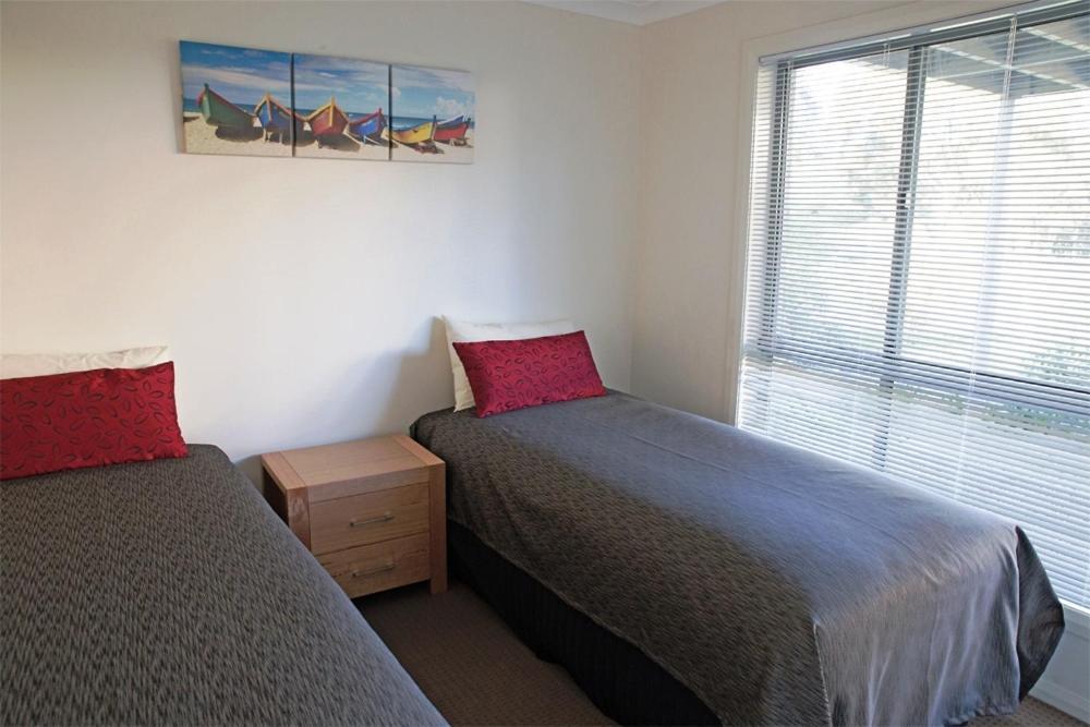 Amooran Oceanside Apartments And Motel Нарума Екстериор снимка